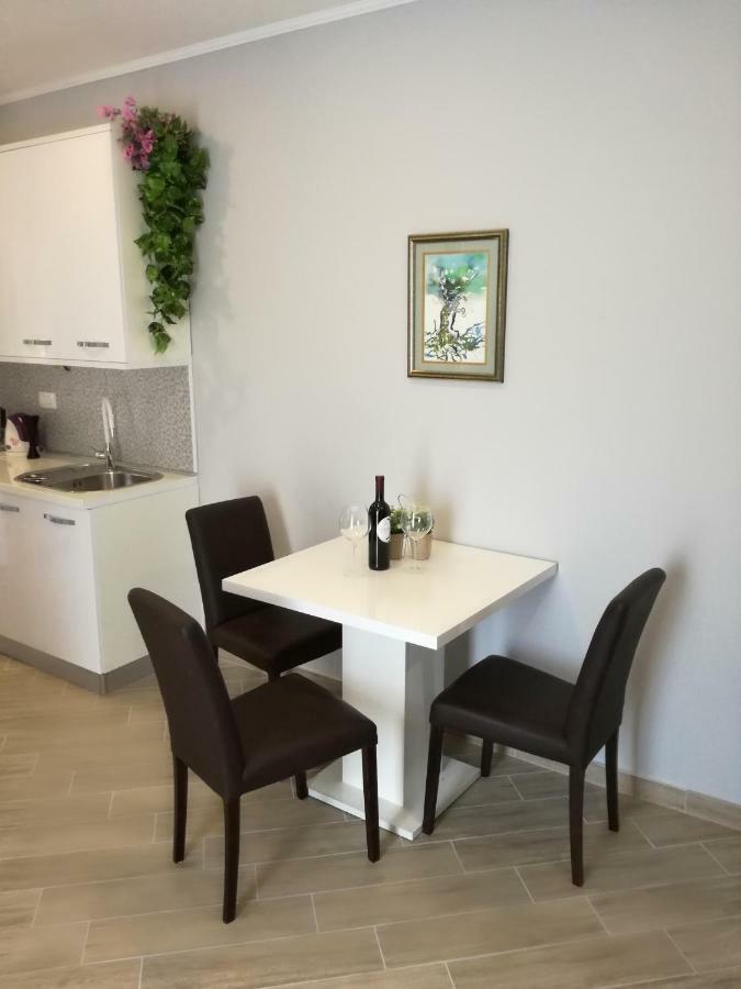 מאקרסקה Apartments Smokva מראה חיצוני תמונה